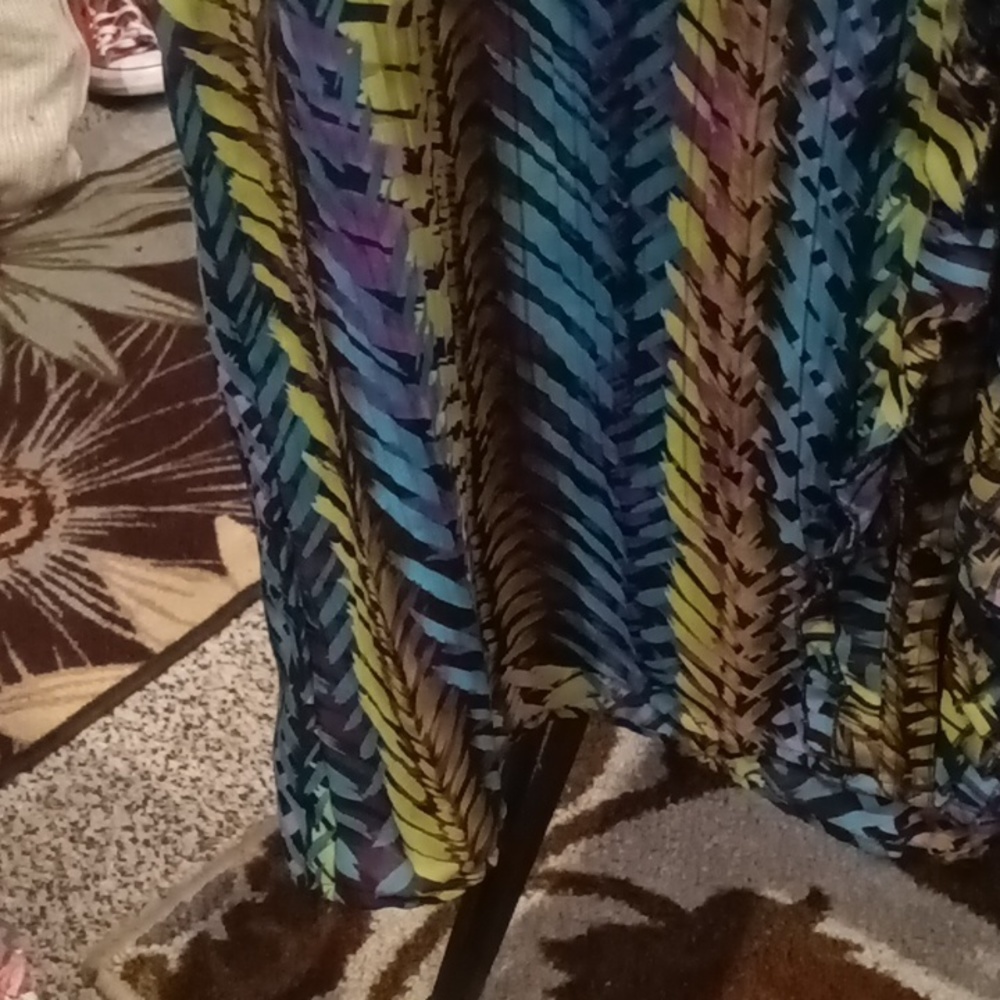 East 5th Multi-Colored Patterned V-Neck Sheer Fla… - image 6